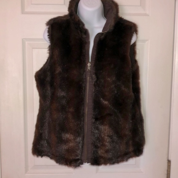 Old Navy REVERSIBLE faux fur winter vest Medium - Picture 2 of 7